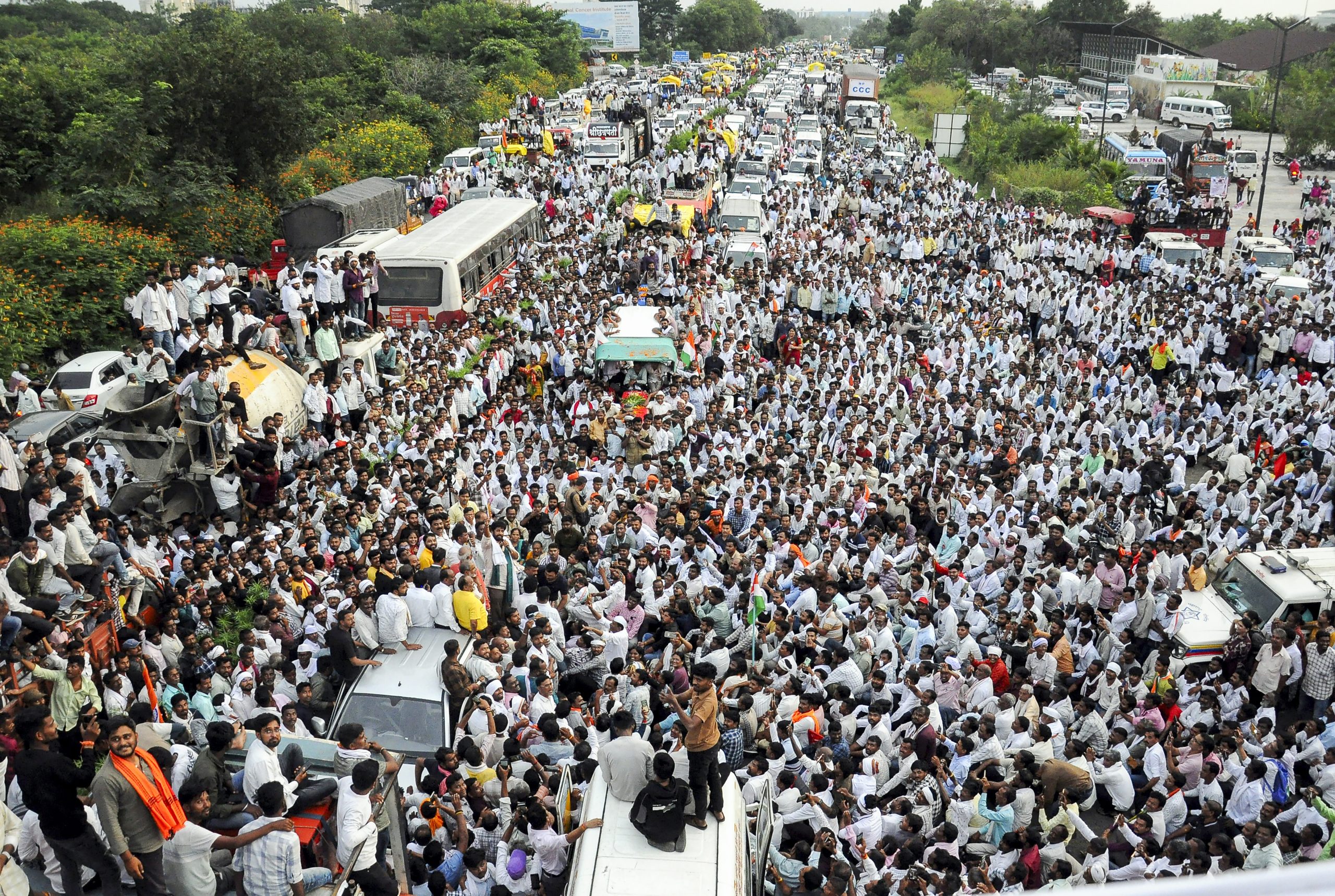 Prahar Janshakti Party supporters and farmers, block the Nagpur-Hyderabad National Highway (NH-44) during a protest demanding loan waivers for farmers, October 28. Photo: PTI