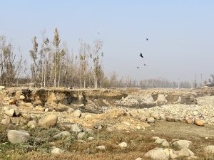 Unscientific mining of Jhelum’s tributaries in Kashmir has destroyed the riverbed ecosystem of fish and also shadowed livelihoods of thousands. Photo: The Wire