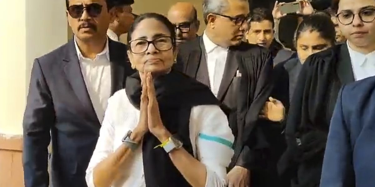 In-Person at SC, Mamata Makes Voter Deletion Matter a Battle for Democracy