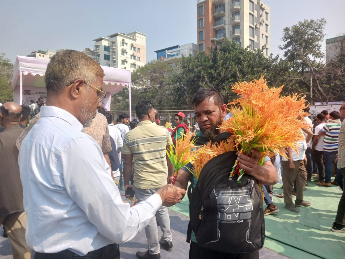 A hawker selling plastic paddy sheaves, the election symbol of BNP, at a rally. Photo: Devirupa Mitra