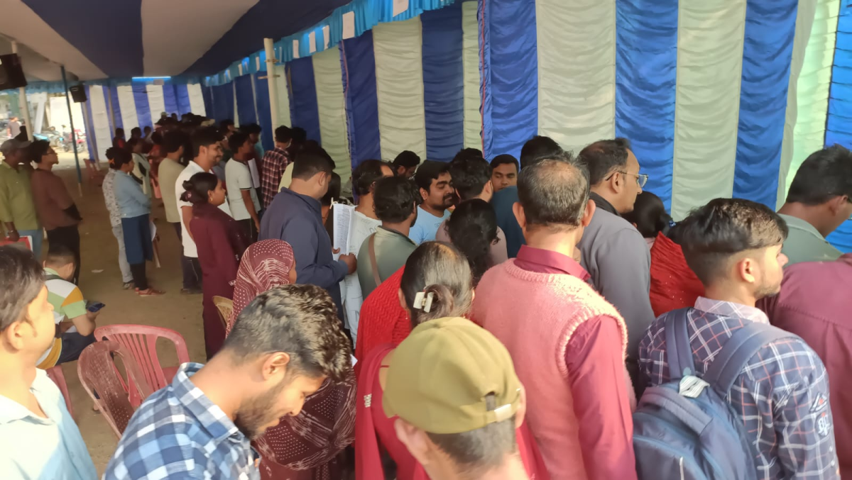 People queue up to enrol in Banglar Yuva Sathi scheme in Kolkata, West Bengal. Photo: Joydeep Sarkar