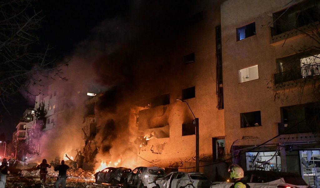 The World Is on the Edge of Nuclear War. Only Russia and China Can Stop It.