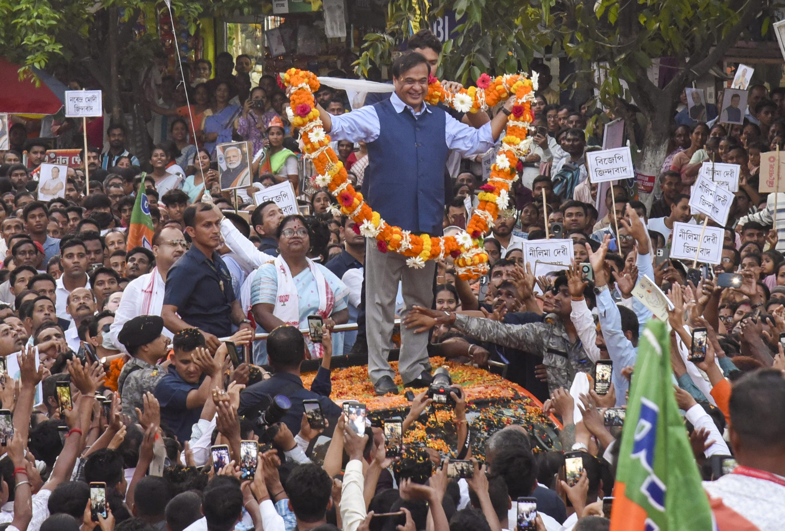 Himanta Biswa Sarma with a garland in Mongoldoi.