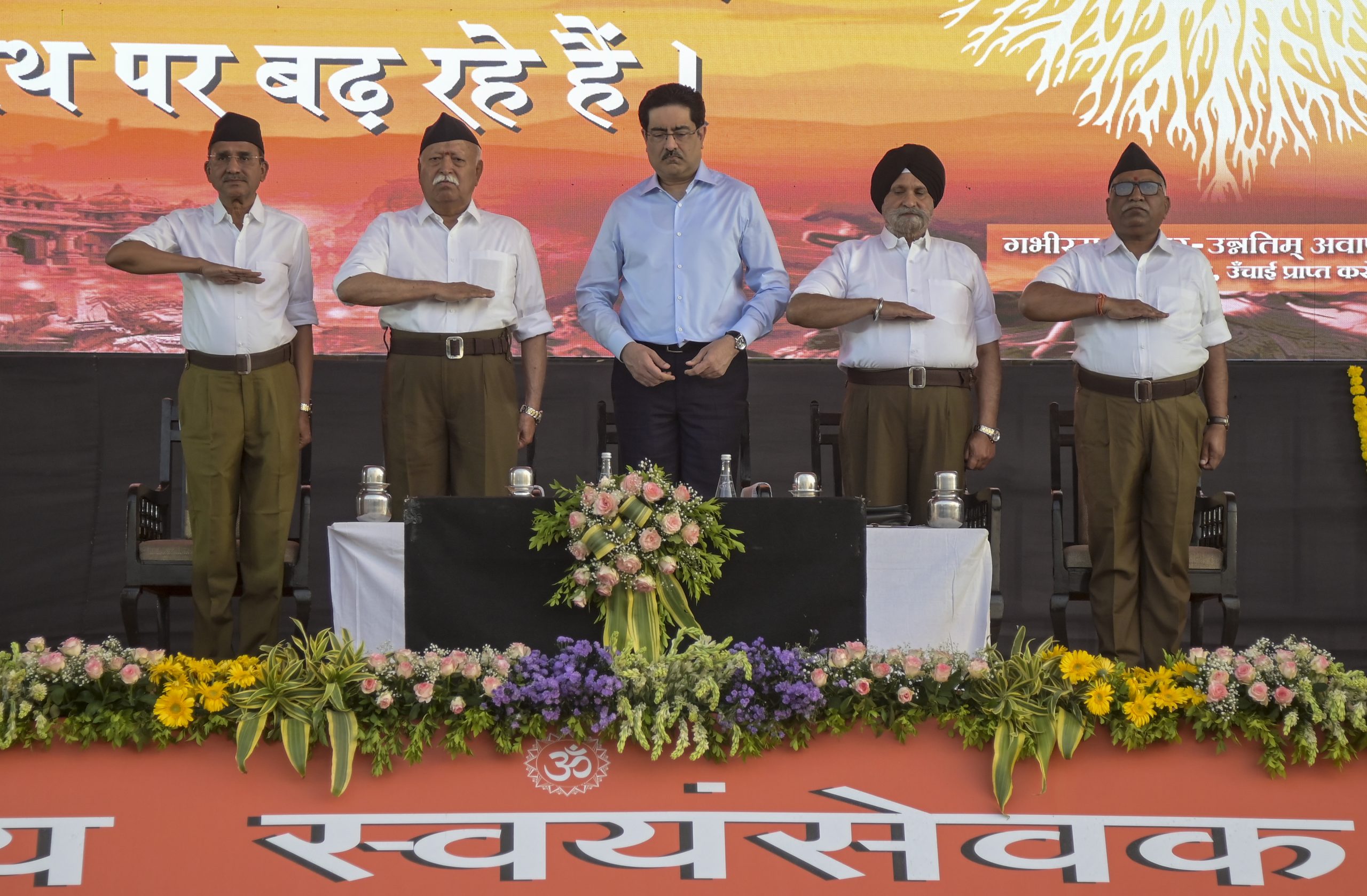 RSS chief Mohan Bhagwat with Aditya Birla group chairman Kumar Mangalam Birla
