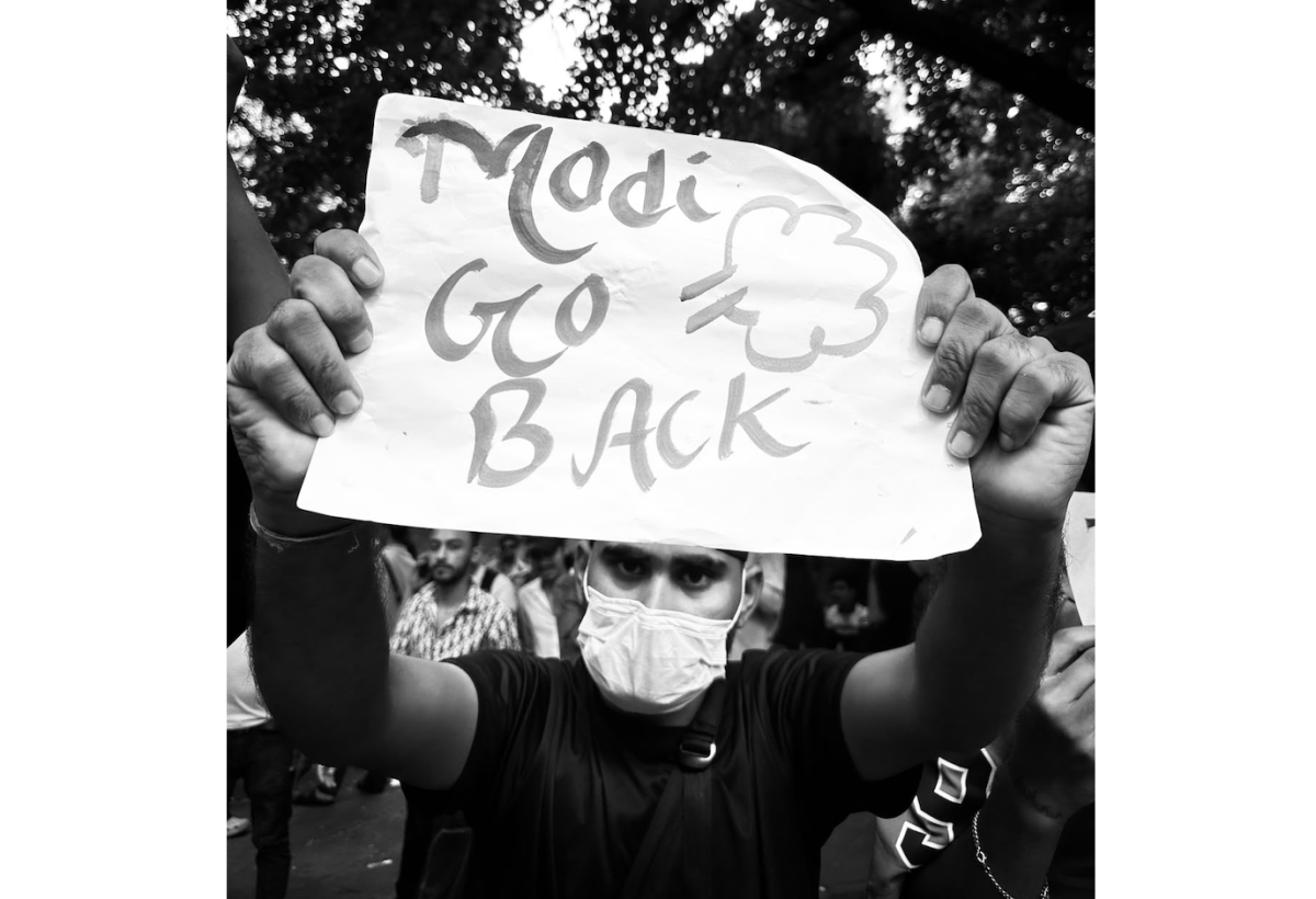 Image of a protestor in Jantar Mantar holding a funny poster.