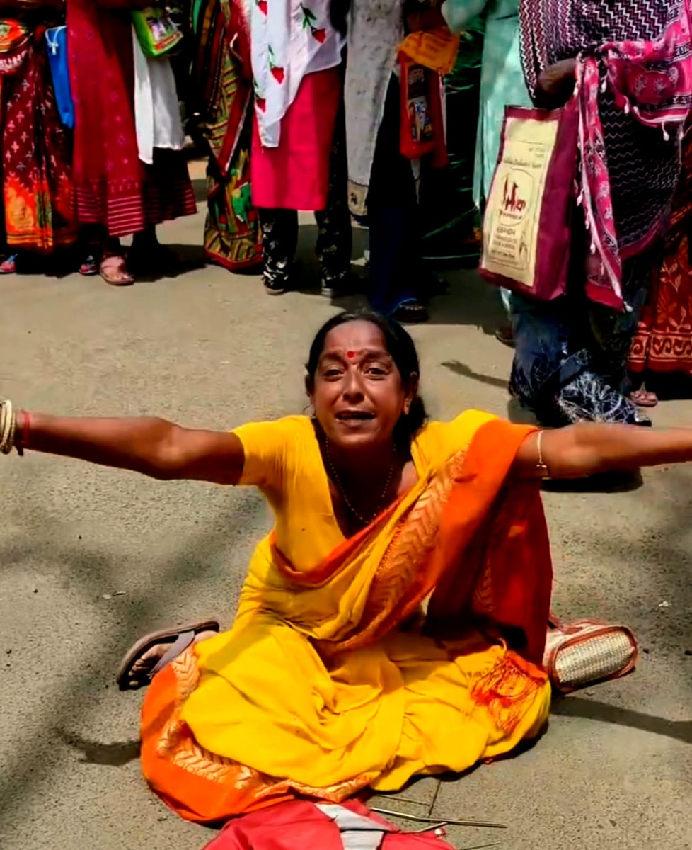 Monika Nandi, visibly distressed, sat down on the road during a protest in Bishnupur, demanding Annapurna Yojana benefits. Photo: Madhu Sudan Chatterjee