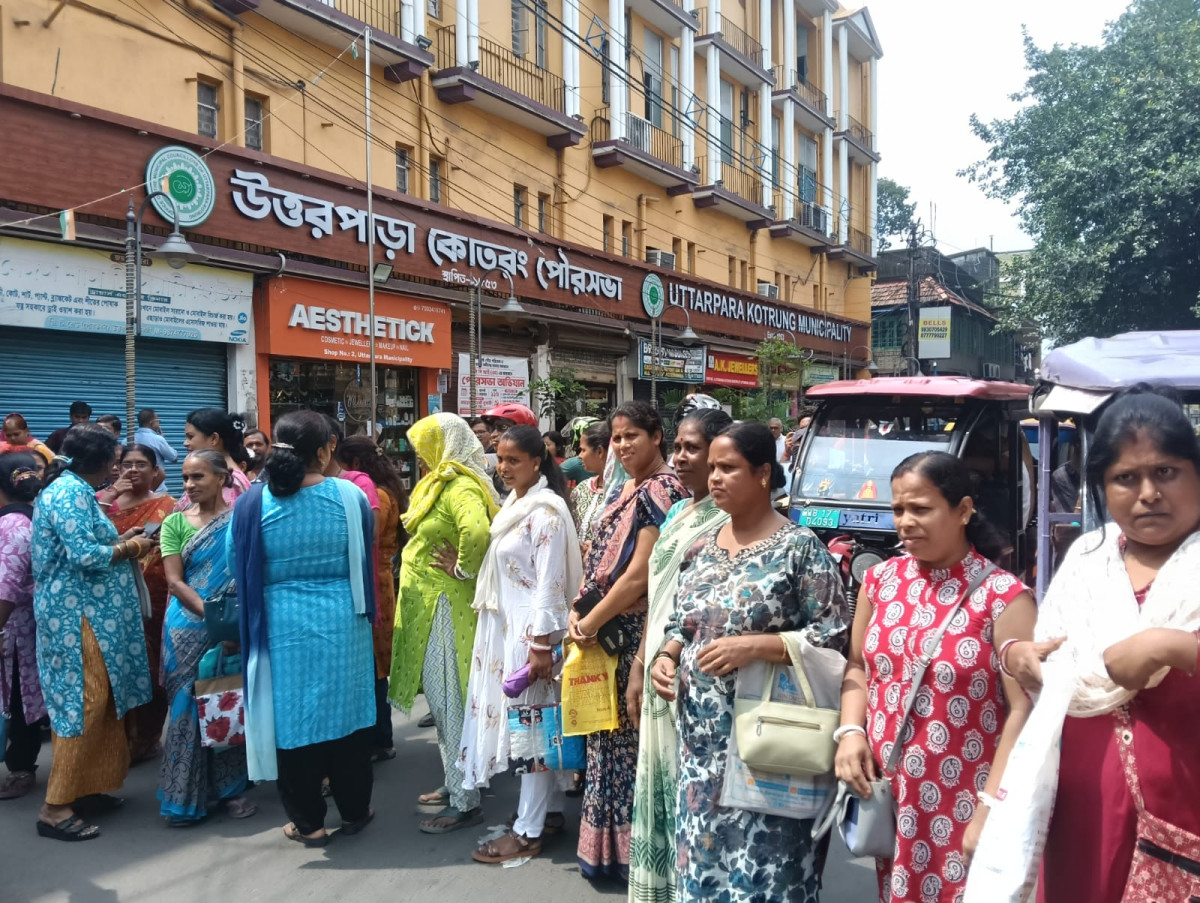 Women stage protest in Uttarpara. Photo: Madhu Sudan Chatterjee