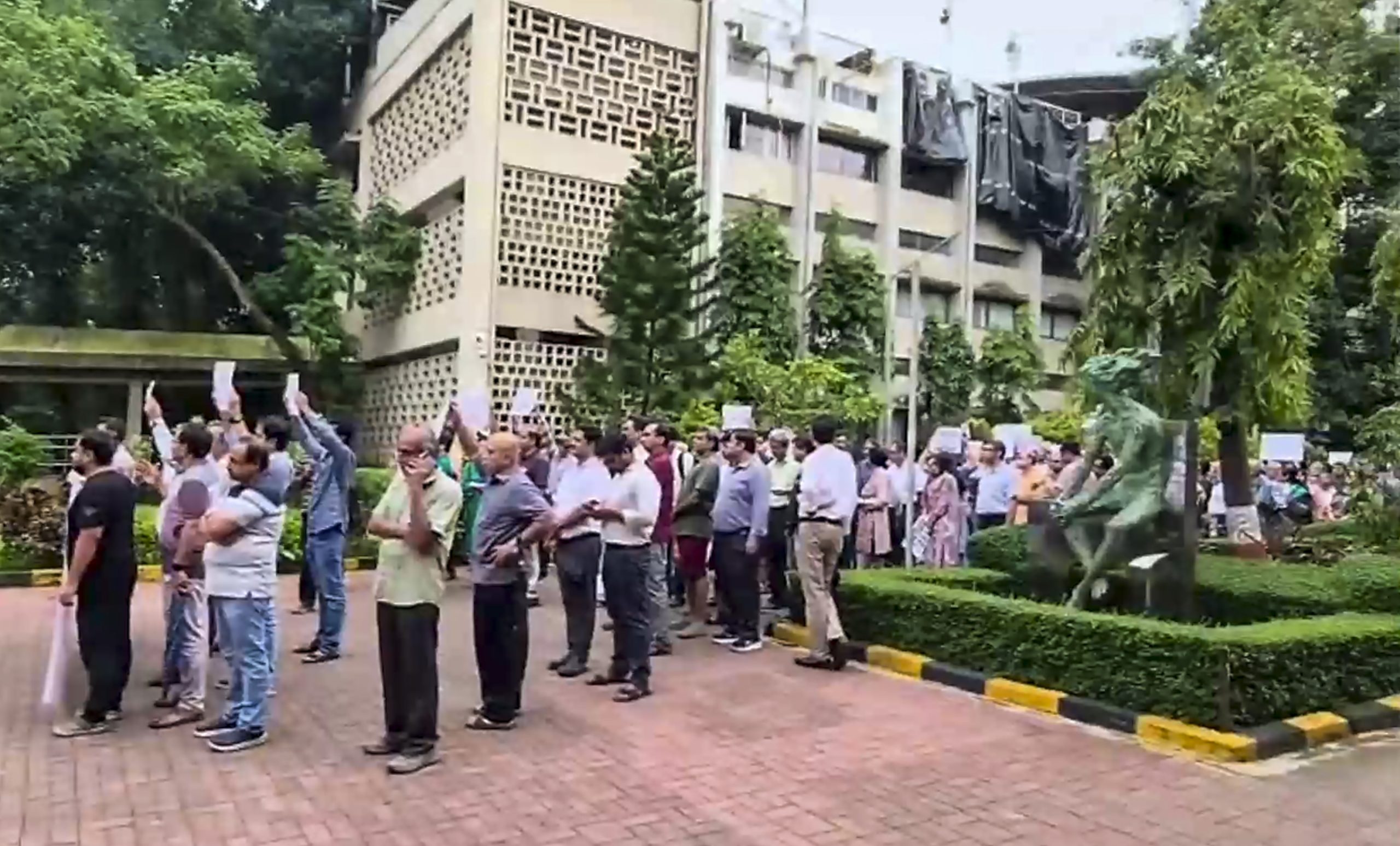 Faculty members of the Indian Institute of Technology (IIT-Bombay) hold a march on campus to support Suryanarayana Doolla, who was removed as Dean of Administrative Affairs amid protests by students over the suicide of a 22-year-old student, in Mumbai. Photo: PTI