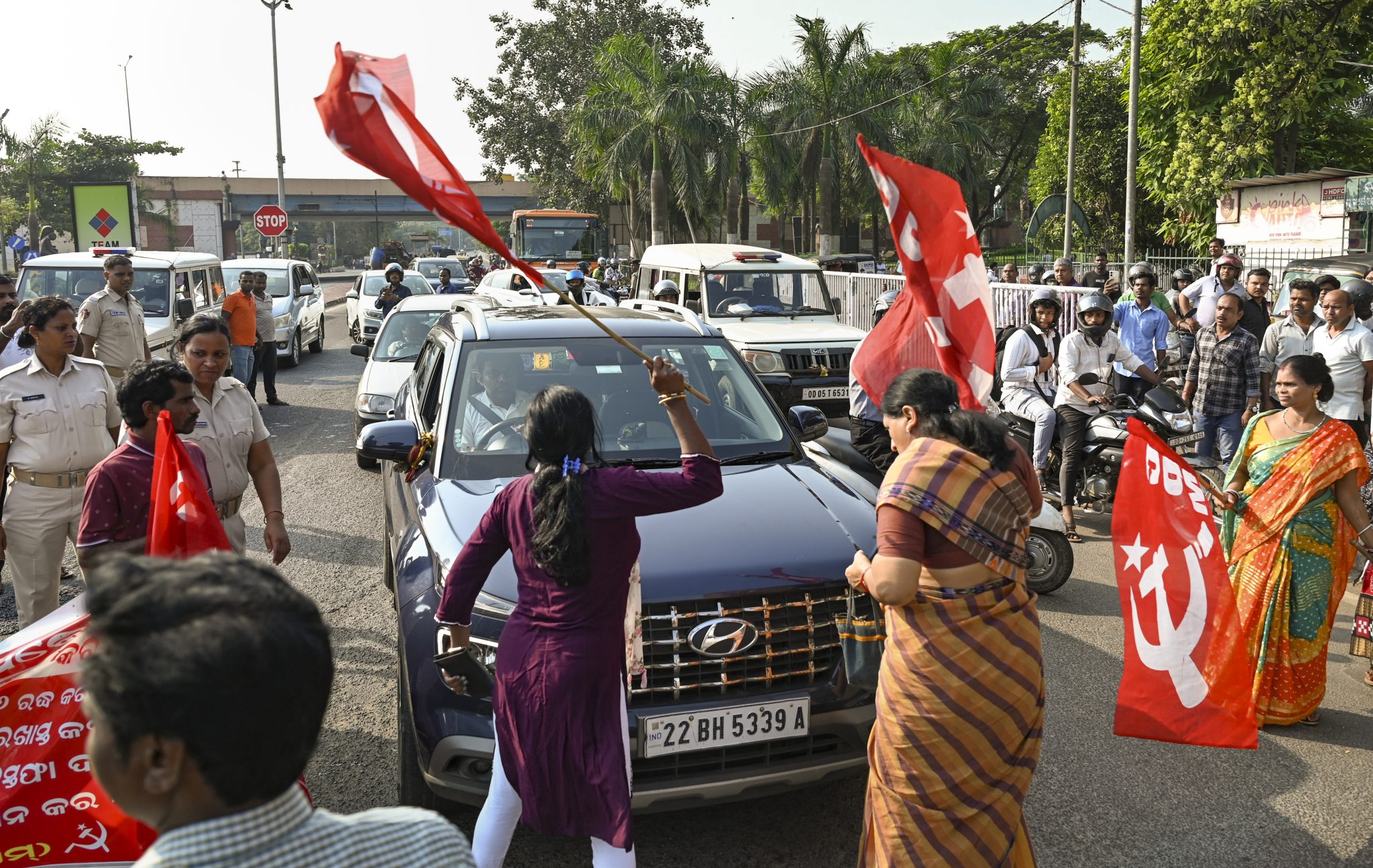 Opposition Protest Against CEC Gyanesh Kumar: MPs March to Raj Ghat ...
